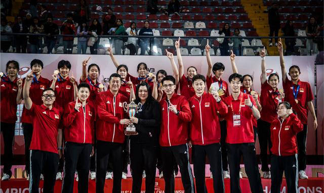 U17女排颁奖典礼乌龙事件：黄悦鑫本应获最佳主攻