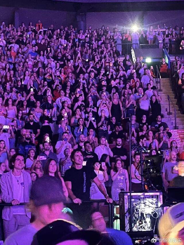 著名天后级歌手公开恋情!男方系加拿大前总理,今年3月刚辞职