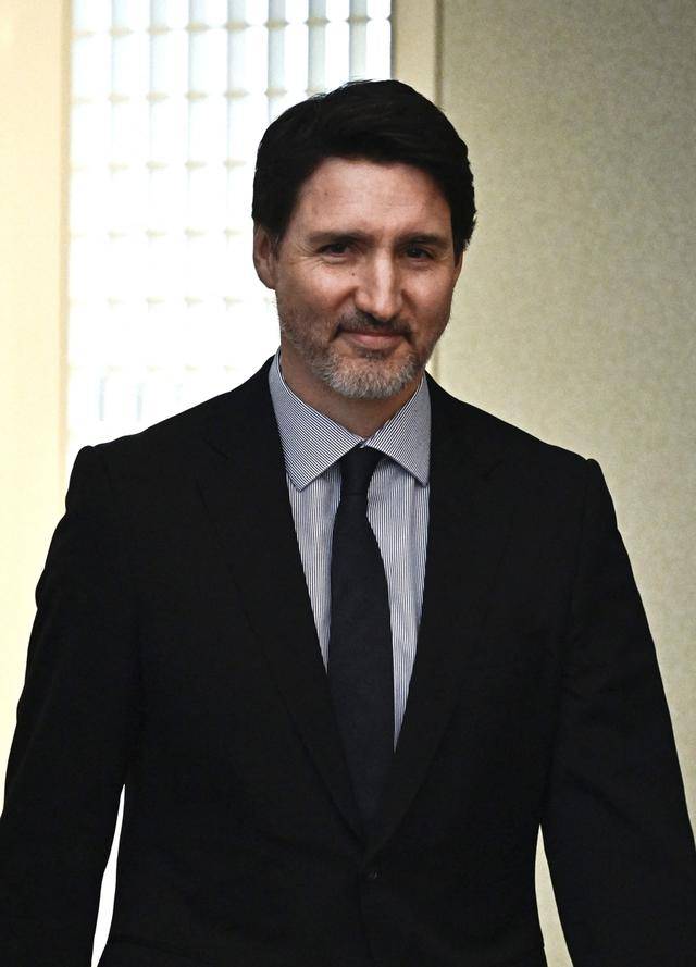 著名天后级歌手公开恋情!男方系加拿大前总理,今年3月刚辞职